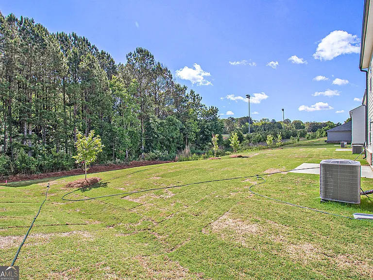 568 Whitman Ln — Photo 7