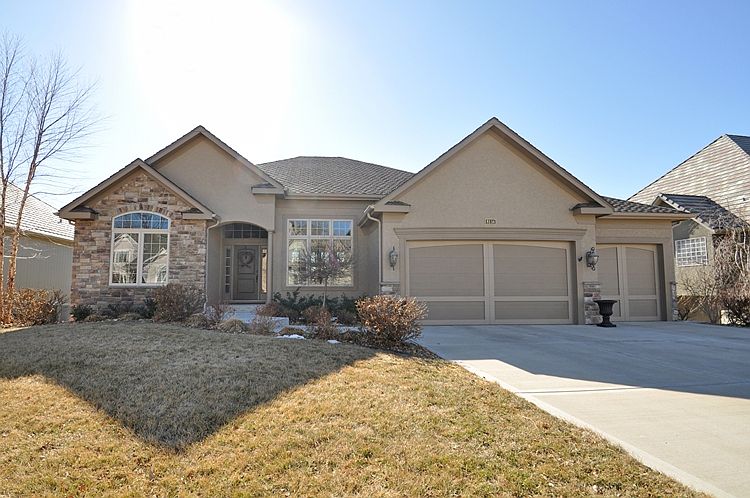 1st image of 8114 Forest Park Dr