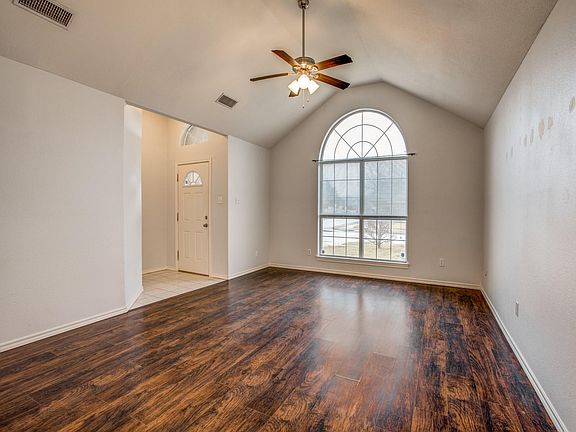 2nd image of 429 Pebblecreek Dr