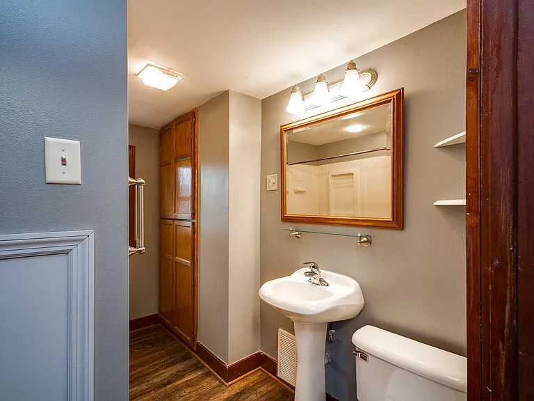 1343 Epworth Ave — Photo 8
