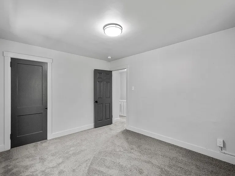 1303 Woodlawn Ave — Photo 23