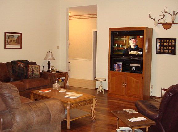 4th image of 3238 Forest Hill Dr