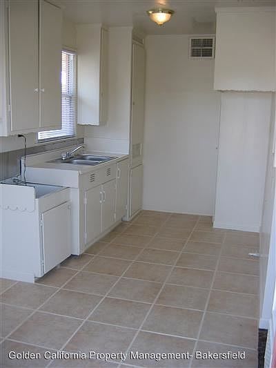 2nd image of 1011 Snyder Ln APT E