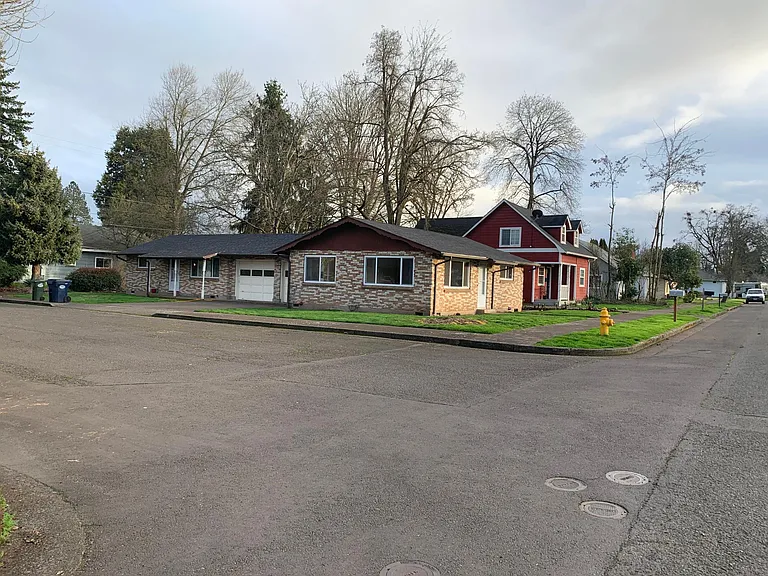 390 Laurel St — Photo 3