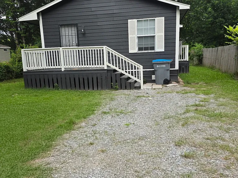 1213 S Larch St — Photo 12