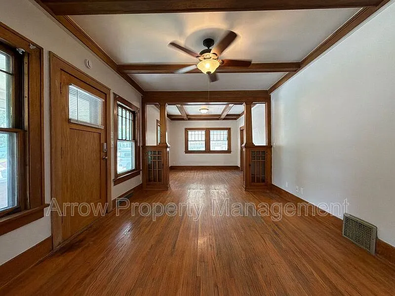 3 bed, 2.0 bath, 1547 sqft, $1,800 — Photo 2