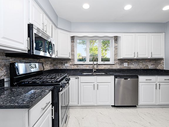 5th image of 4024 W 106th St