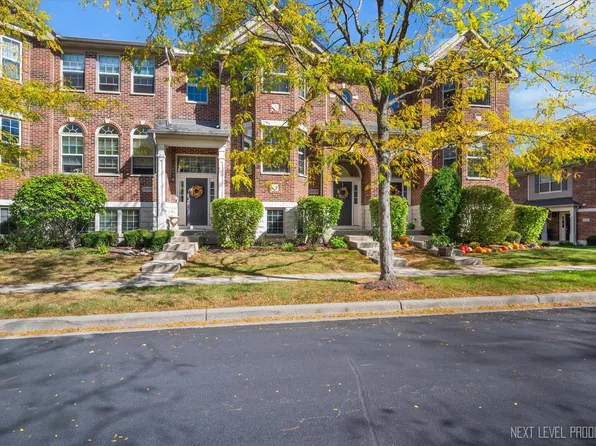 27W735 N Meadowview Dr, Winfield, IL 60190