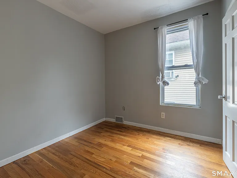 727 Brewster St #2 — Photo 9