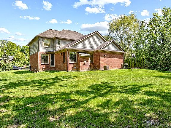 2nd image of 30125 Helmandale Dr