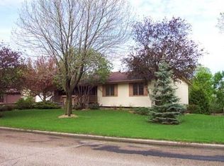 7043 Park View Ln, Eden Prairie, MN 55346