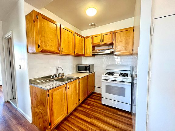 3rd image of 111 Montauk Ave Floor 2