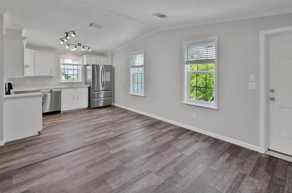 3 bed, 1.0 bath, 1220 sqft, $3,400 — Photo 4