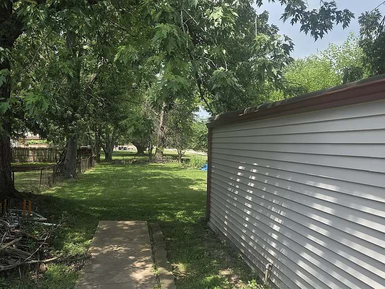 11412 Woodview Blvd — Photo 32