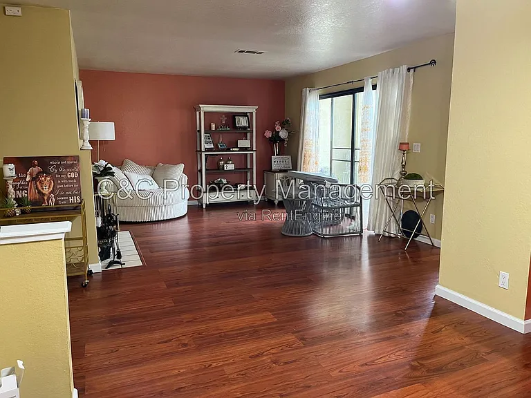 1613 W Swain Rd — Photo 3