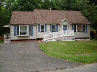 71 Queen Elizabeth Ln, Taunton, MA 02780