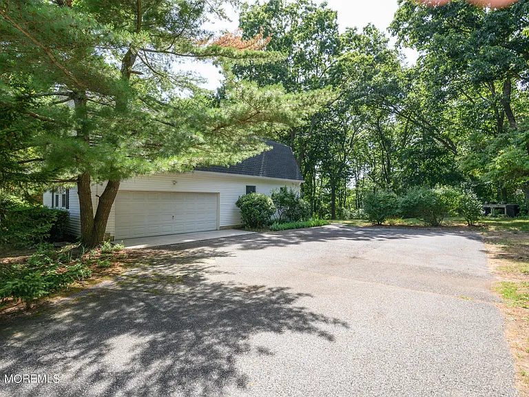 2229 Fromkin Dr — Photo 43