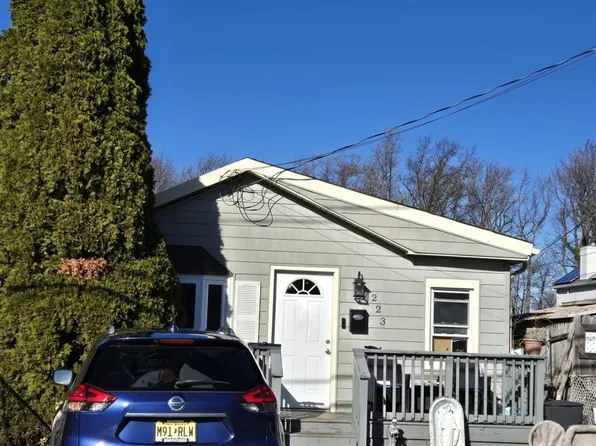 223 Birchwood Dr, Keyport, NJ 07735
