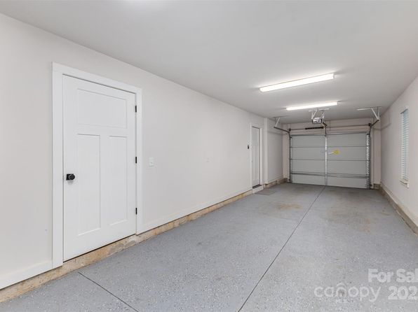 5048 York Park Ln, Charlotte, NC 28217