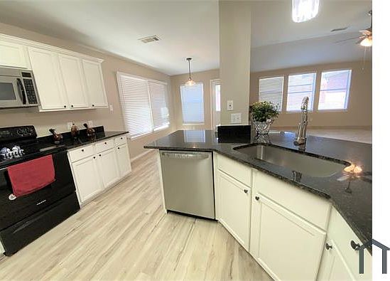 5th image of 3116 Nandina St