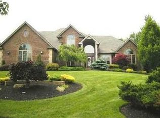 10562 Cambridge Cir, North Royalton, OH 44133