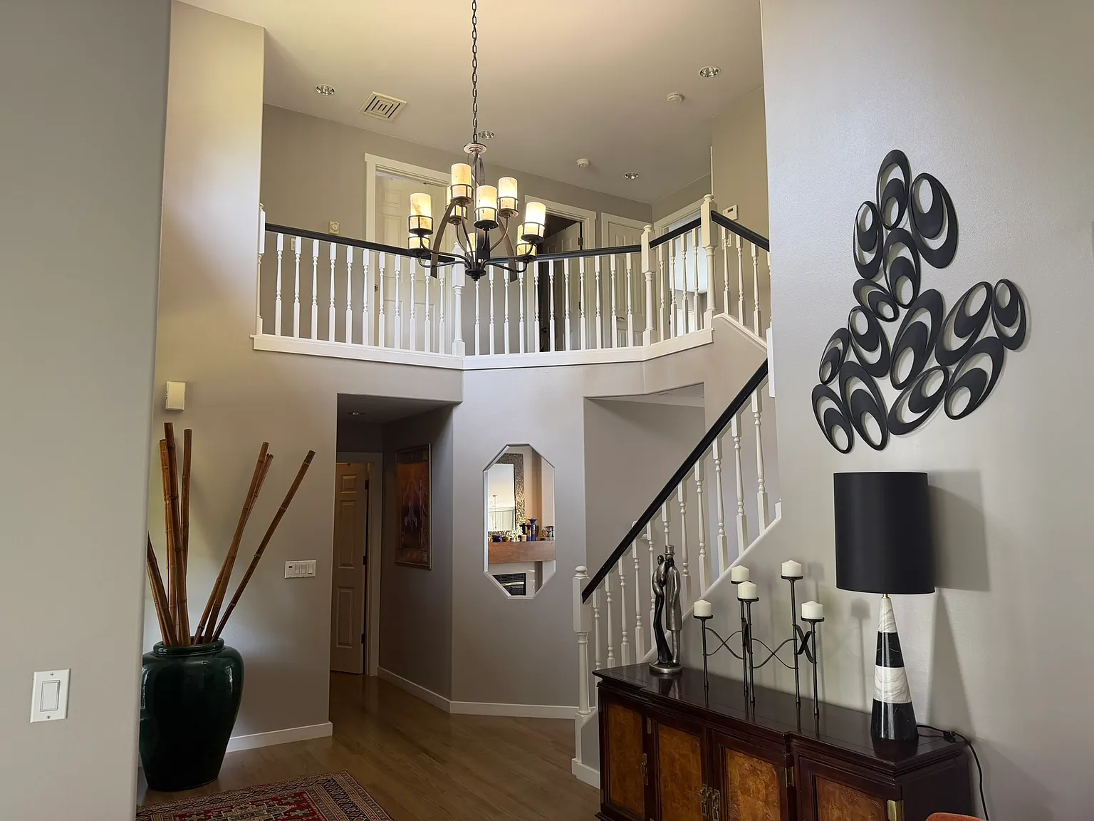 4 bed, 2.5 bath, 2270 sqft, $4,850 — Photo 4