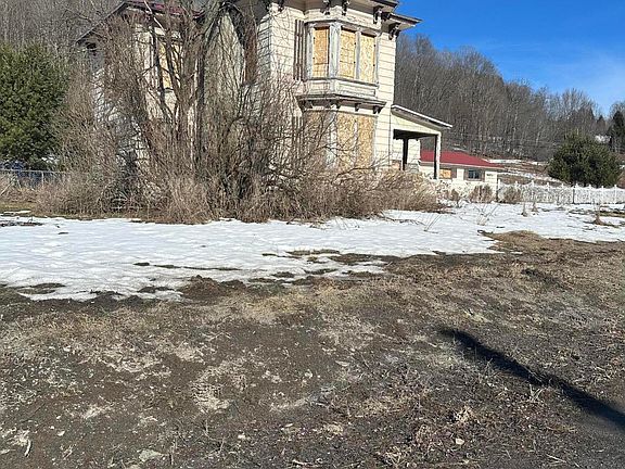 3rd image of 983 Charlotte Valley Road
