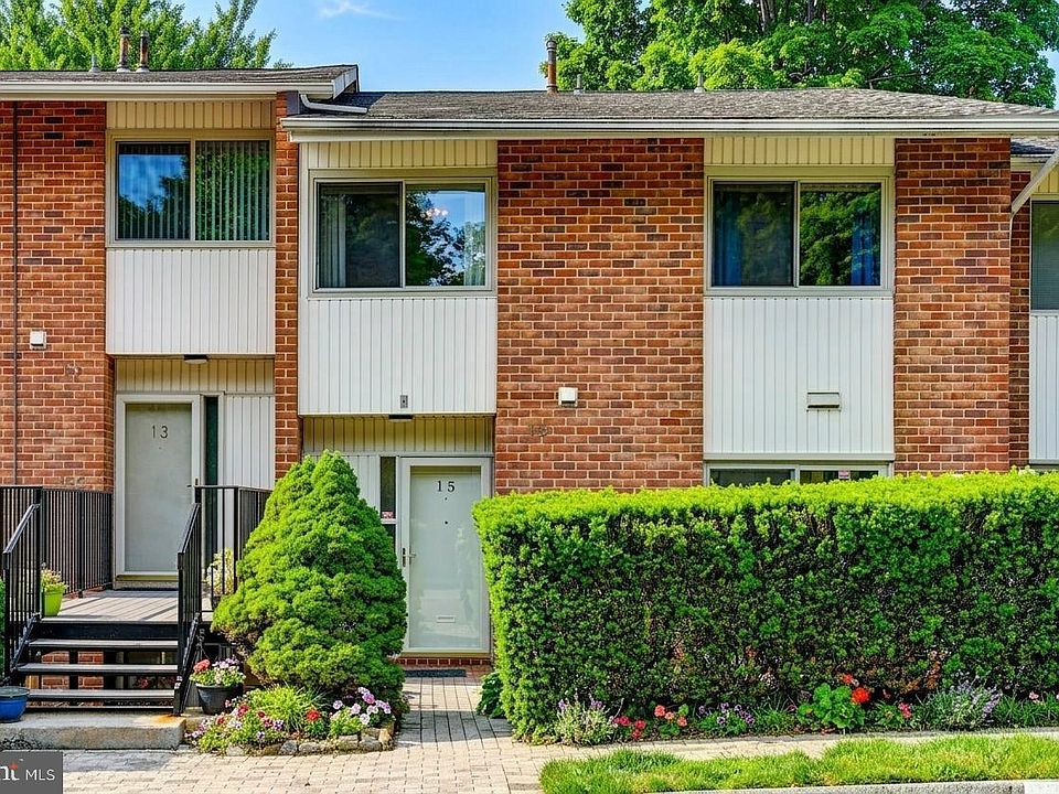 1st image of 15 Stonehenge Cir #15