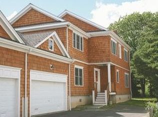 878 Oldfield Rd, Fairfield, CT 06824