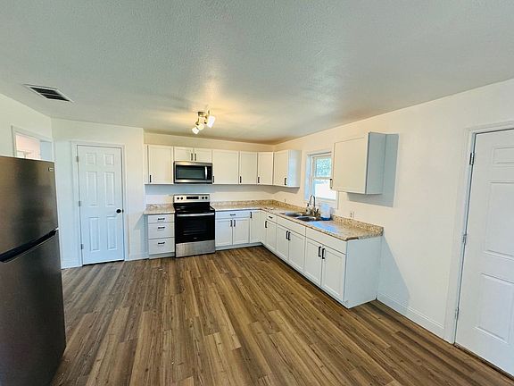 3rd image of 306 E Karels Dr