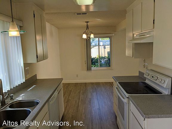 3rd image of 725 W Fremont Ave