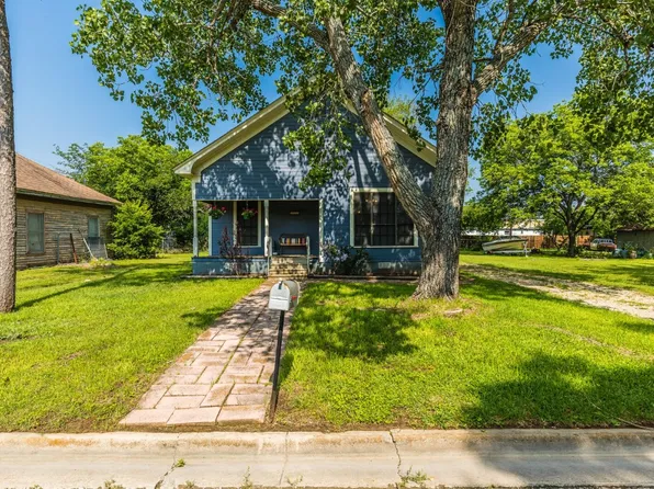 112 S Mills St, West, TX 76691