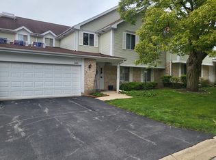 380 Springlake Ln APT A, Aurora, IL 60504