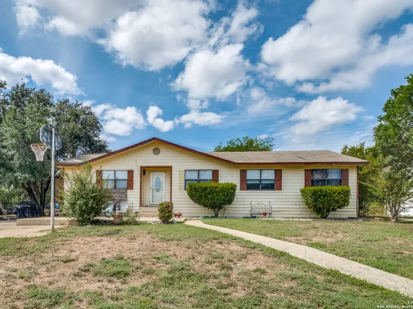 2710 SOUTHERN BREEZE, Hondo, TX 78861