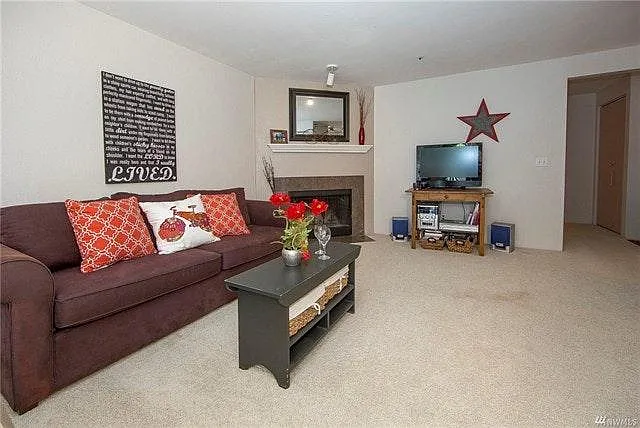 1 bed, 705 sqft, $1,400 — Photo 2