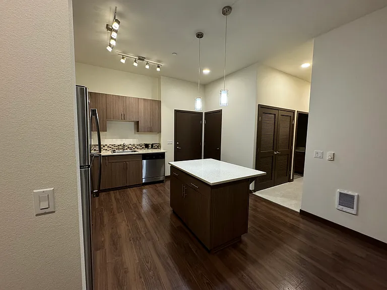A736 8th Ave NE #517 — Photo 3