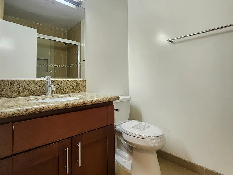 1850 Greenfield Ave #8 — Photo 19