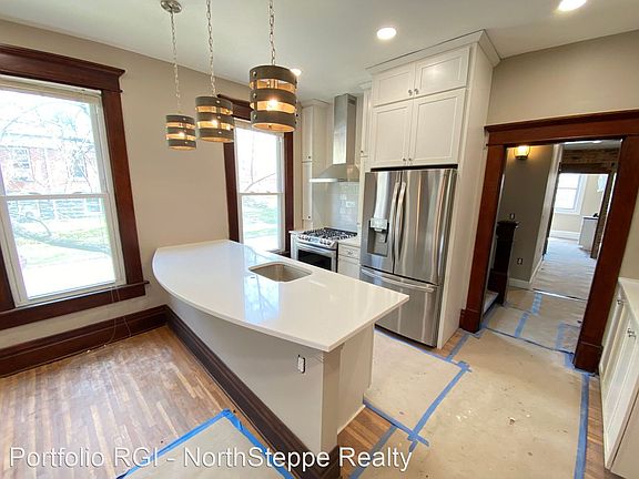 3rd image of 403 W 8th Ave #8510366