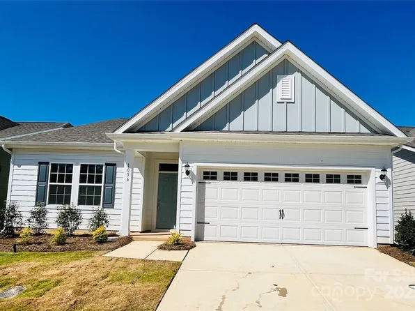 1056 Mapletree Ln, Indian Trail, NC 28079