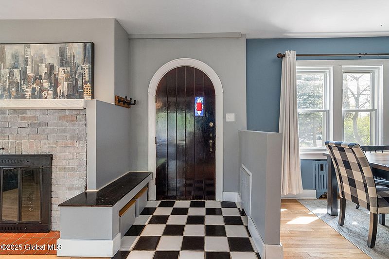 4th image of 86 Elm Avenue