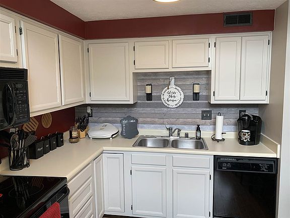 3rd image of 1675 Shady Cove Ln