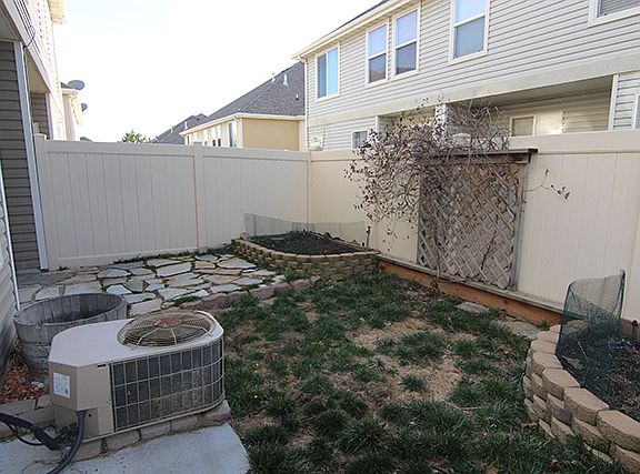 5th image of 2971 N 1350 West Bld #V-unit 2