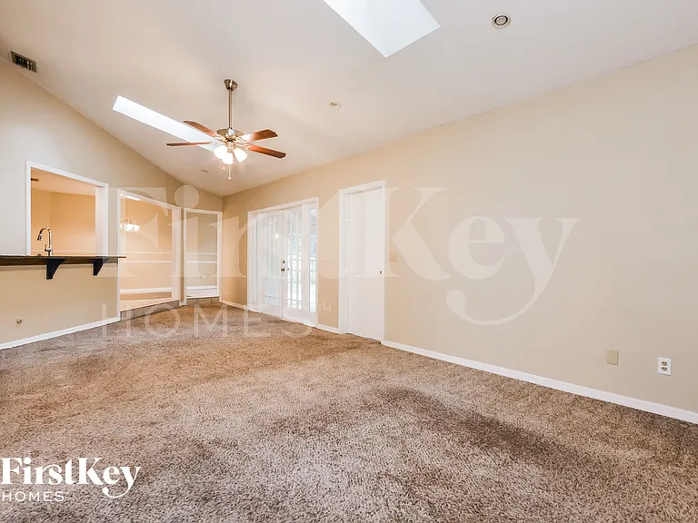 520 Whispering Oak Ln — Photo 6