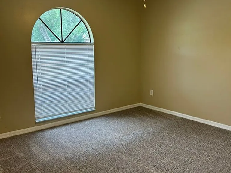 2949 N Covington Dr — Photo 17