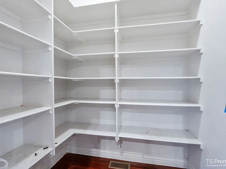 2037 N Box Ave — Photo 10
