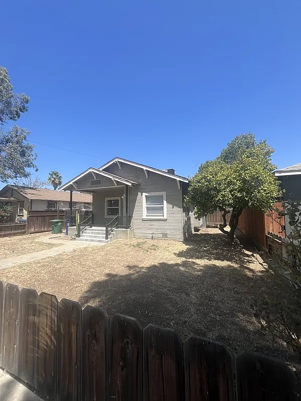 2 bed, 1.0 bath, 944 sqft, $1,700 — Photo 2