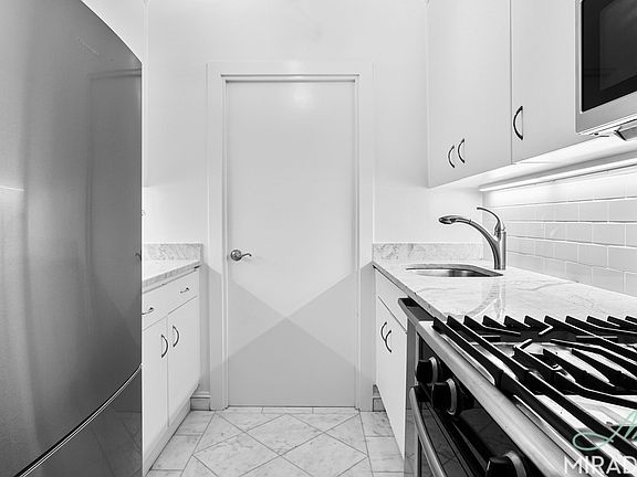 4th image of 145 W 67th St APT 29E