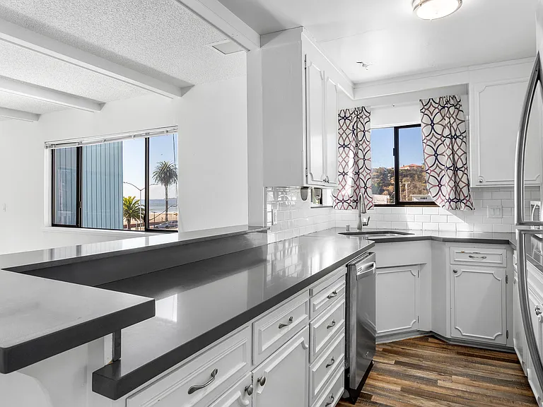 138 Marina Ave #D — Photo 5