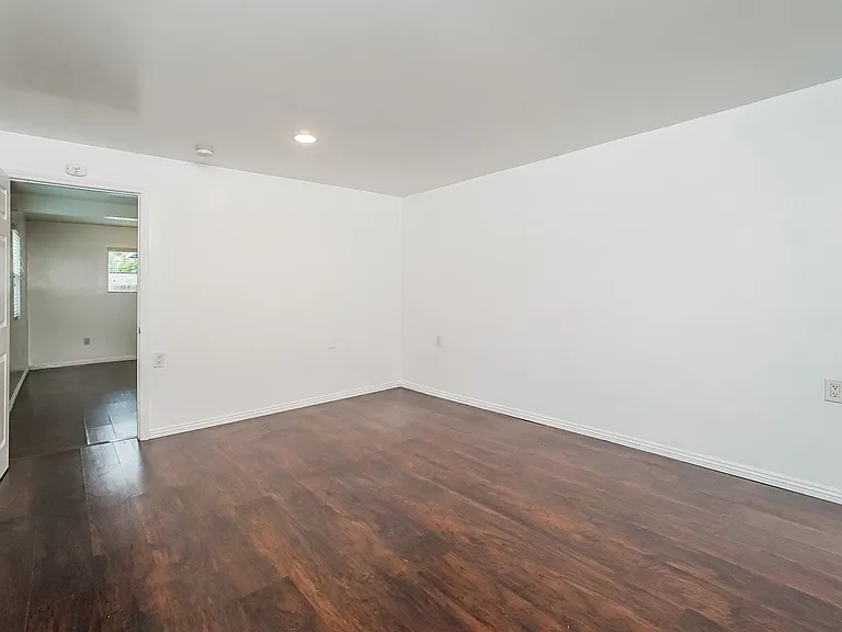 903 E Colden Ave — Photo 3