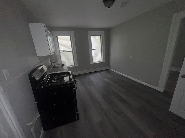 1092 E Main St — Photo 1